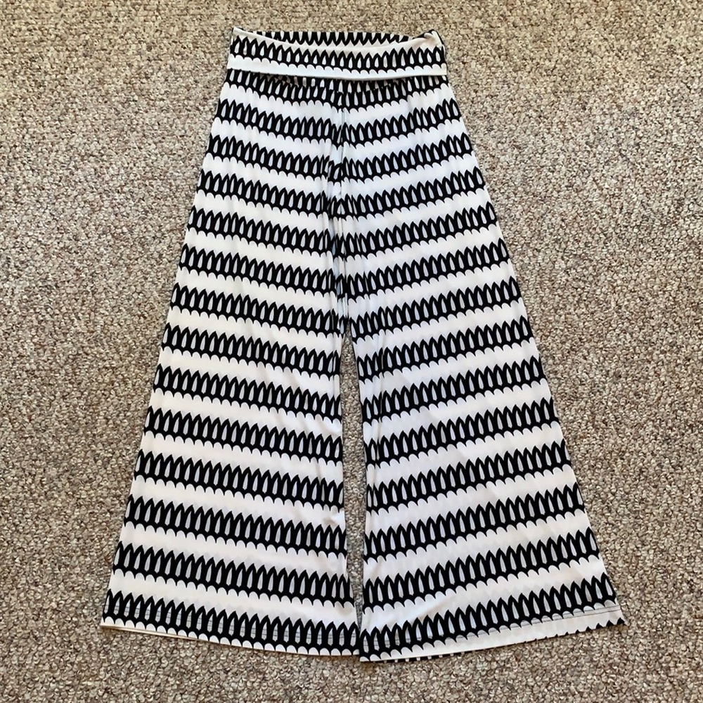Black and white flowy pants